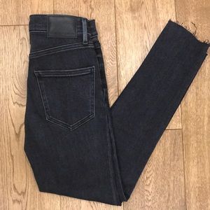 Denim Forum (The Nico mid rise skinny crop)
